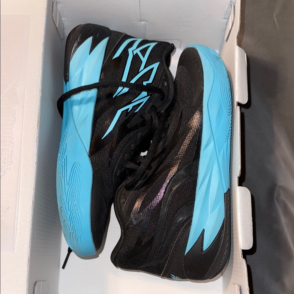 Puma Athletic Shoes Black and Blue Sporty Design